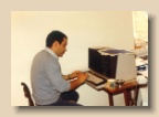 Ahmet Geris aan het programmeren bij Promicro (1983)