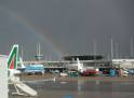 004 Regenboog op schiphol